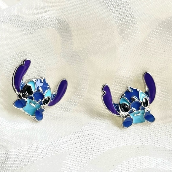 💙 NWOT Stitch Earrings – Official Disney Jewelry 🐾✨ - Picture 4 of 8